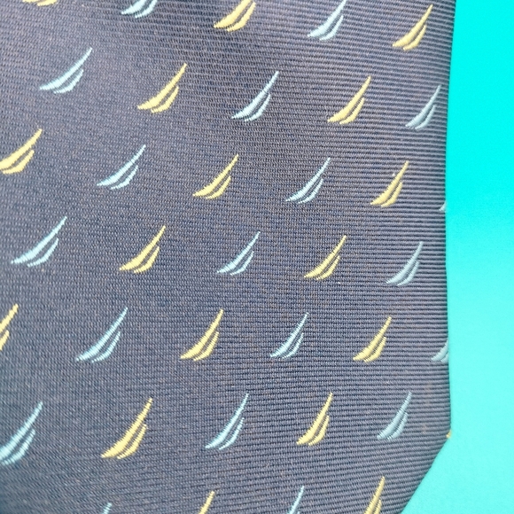 NAUTICA MENS TIE NAVY BLUE WITH BLUE AND GOLD NAUTICA LOGOS 3.5 X 60 - Picture 7 of 8